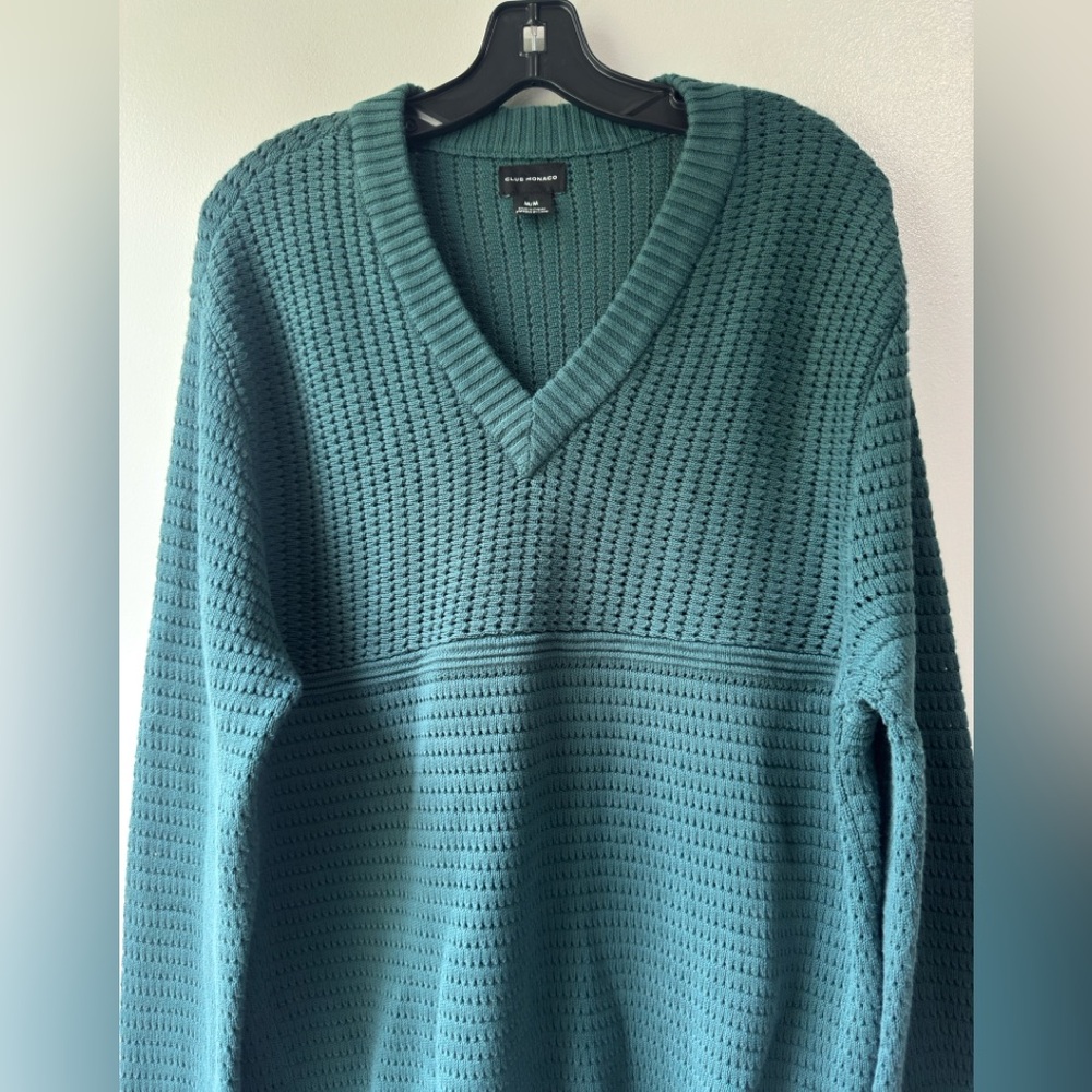 Club Monaco Men's V-Neck Upgraded with Mixed Knit Cotton For Allover Texture - Picture 6 of 15